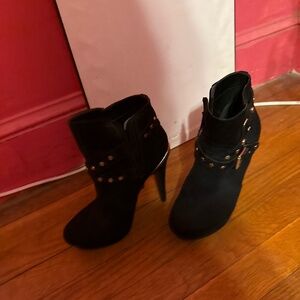 Black guess heel